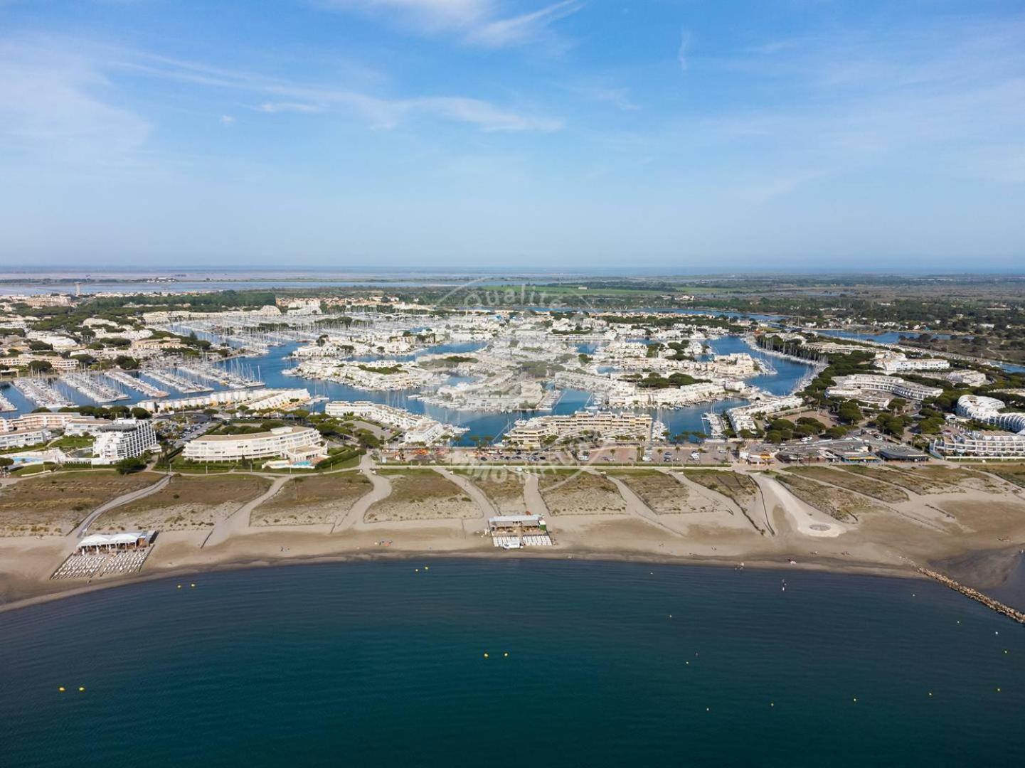 As9836 - P2 Dans Une Residence Sur La Plage Avec Belle Vue Sur Le Chenal Et Parking Prive Le Grau-du-Roi Exterior foto